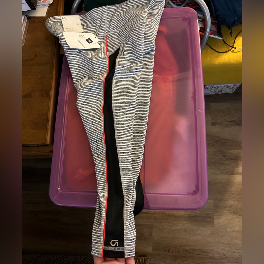 NWT GapFit GFast Capri - Picture 3 of 5